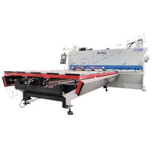Cizalla de guillotina CNC QC11K-8x3200 con P40 y mesa de alimentación frontal automática